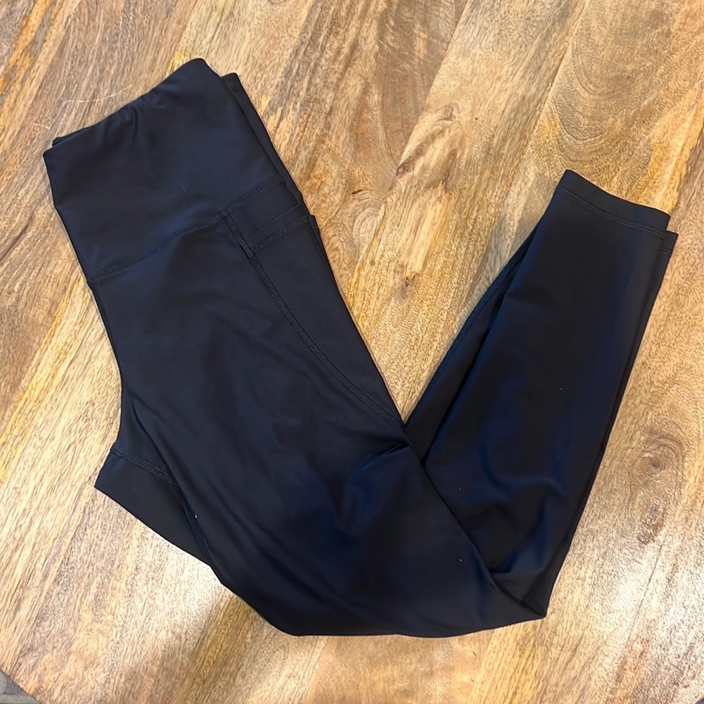 Black old navy women’s elevate workout leggings